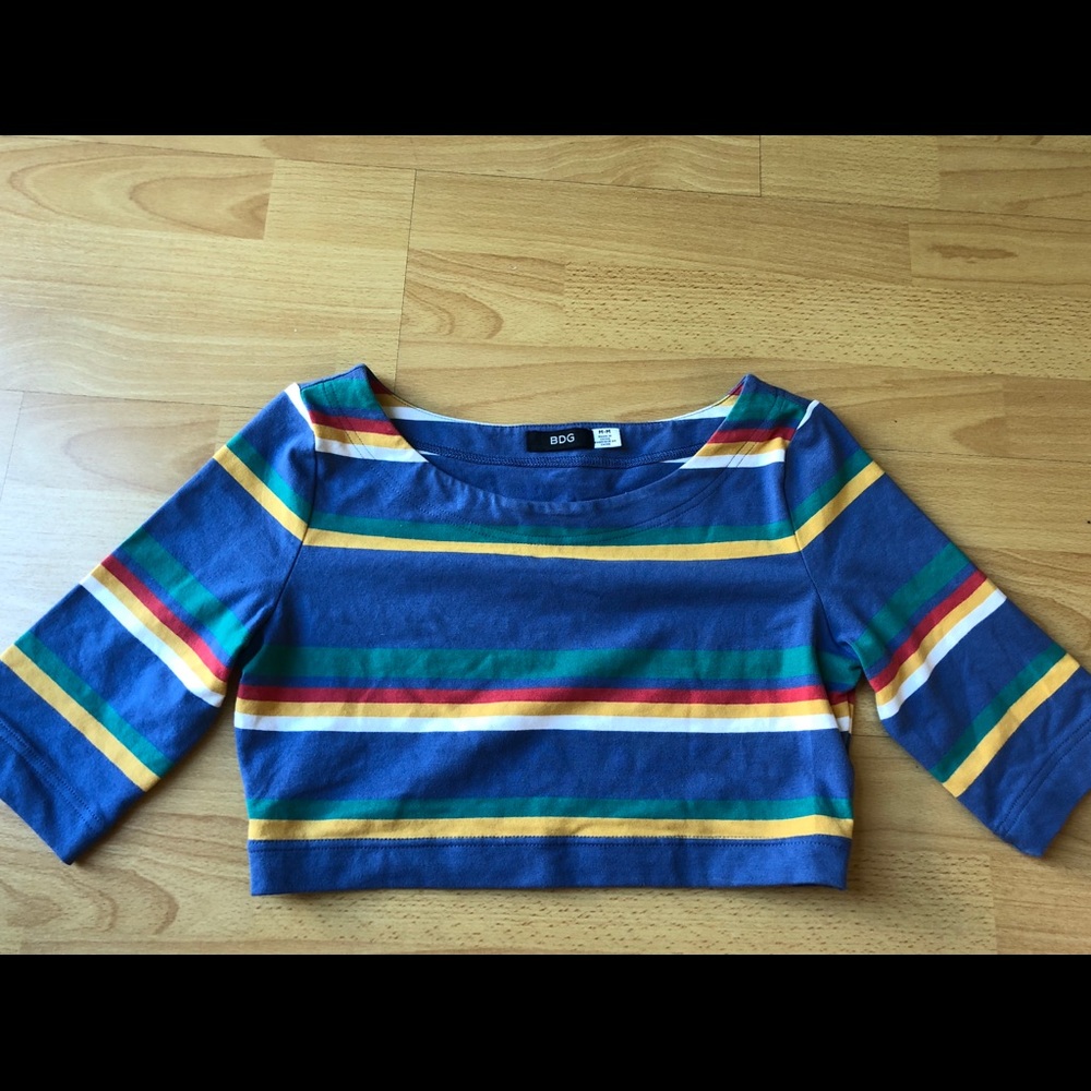 Fun quarter sleeve Crop Top.